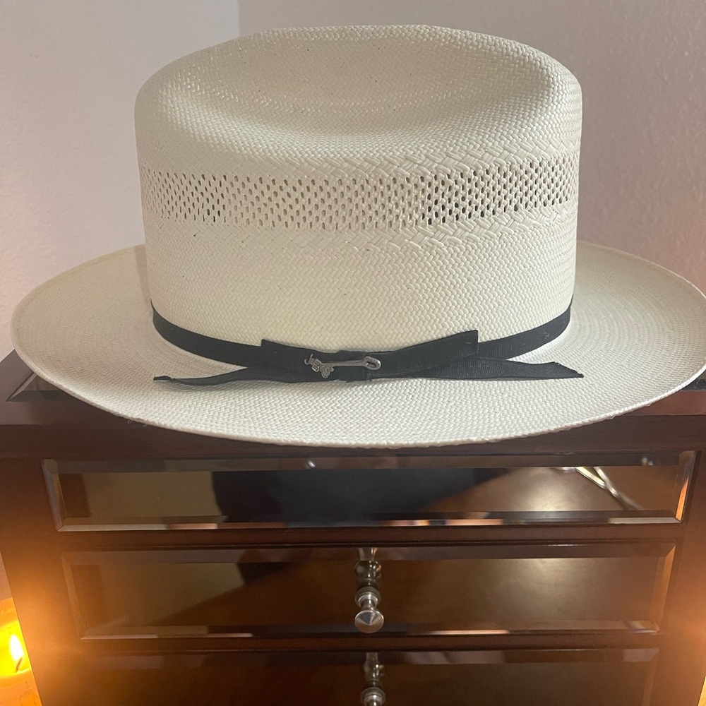 Stylish Cream Hat with Black Band